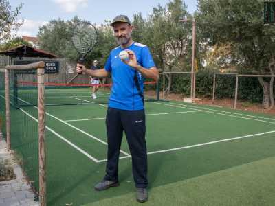 Entrati nella struttura siamo accolti dal responsabile: il 49enne giocatore e maestro di touch Massimiliano Di Feo